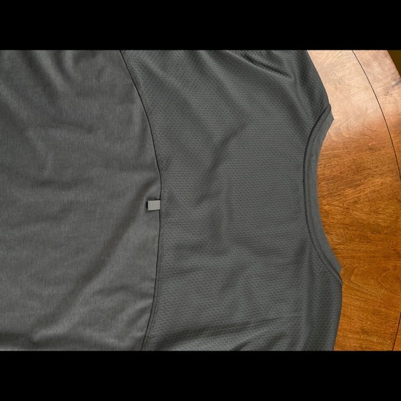 Women’s new LLBean outdoor pullover tee - Picture 5 of 5